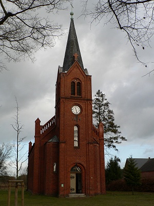 Kirche auf der grünen Wiese